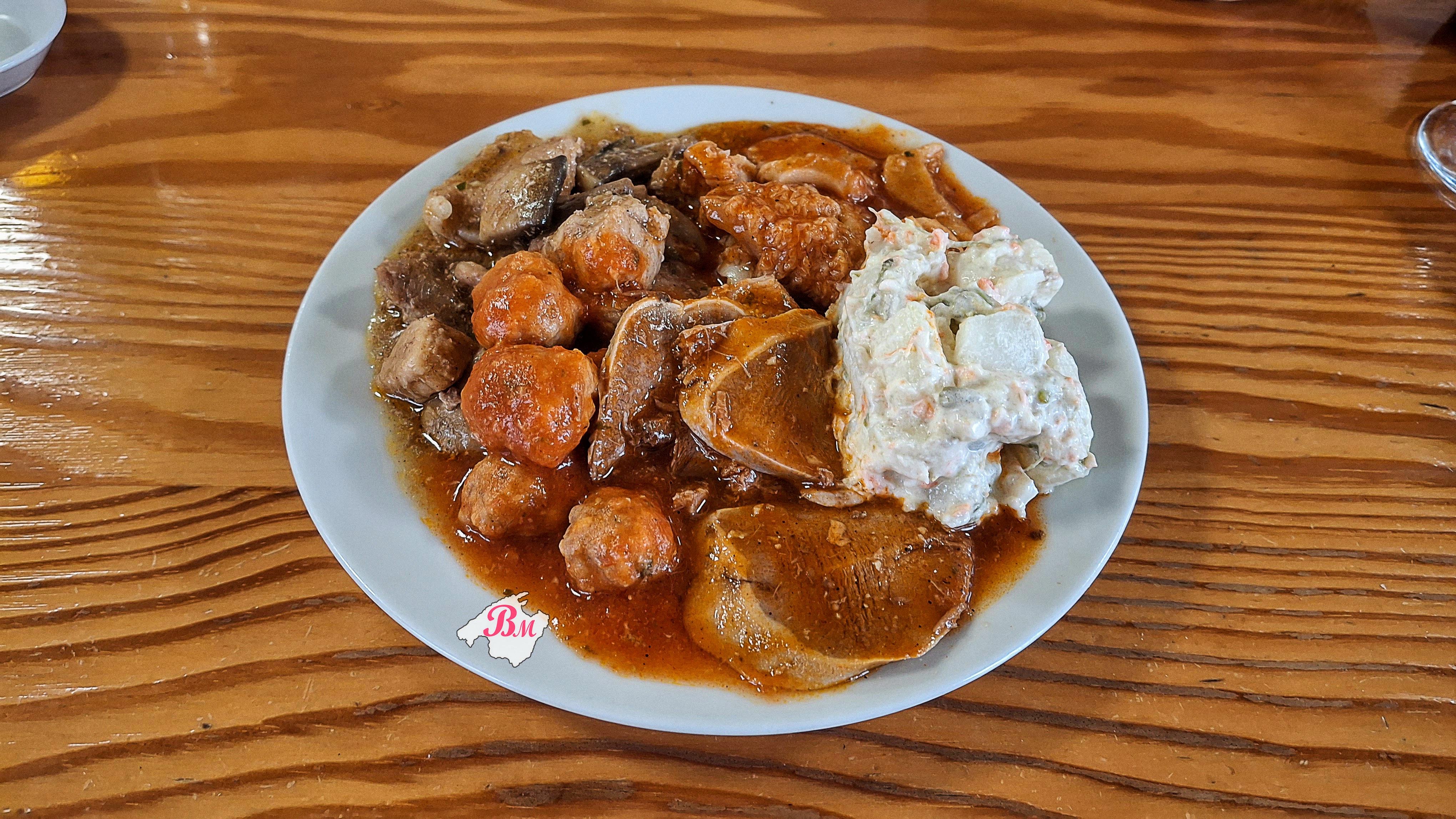 Merendamos dos variados caseros en Es Revolt de Can Malet