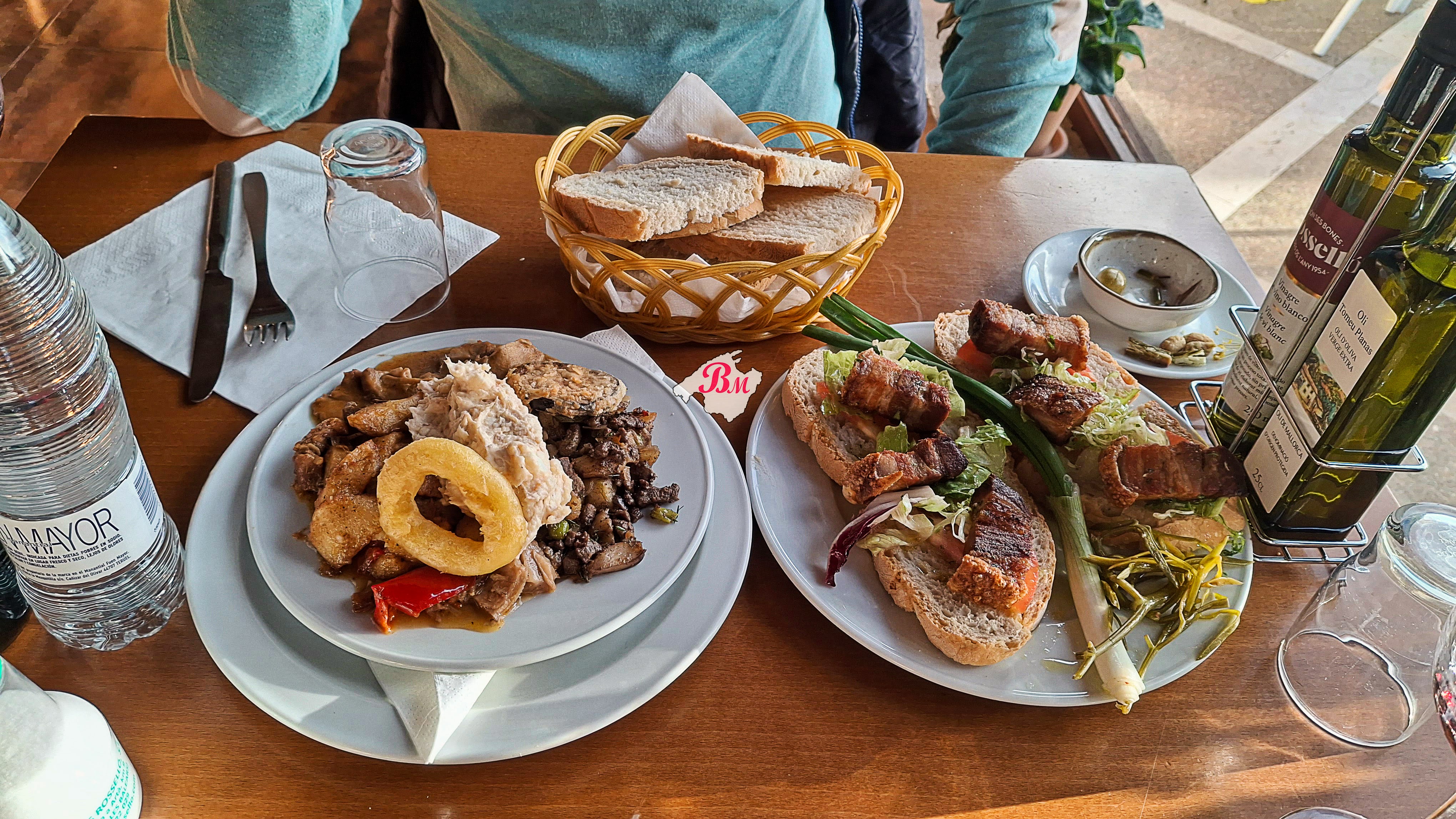 Merienda y servicio excelente en Menestralia